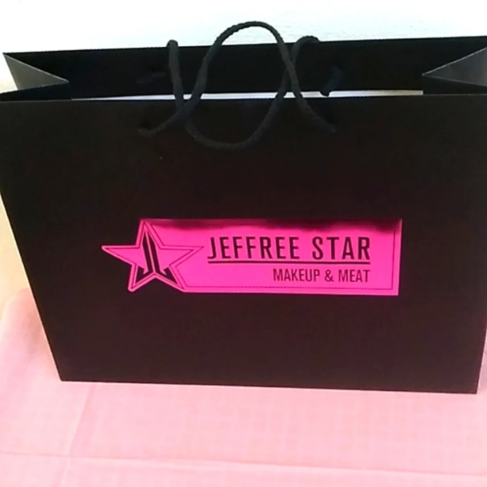 D- New Jeffree Star Gift Bag